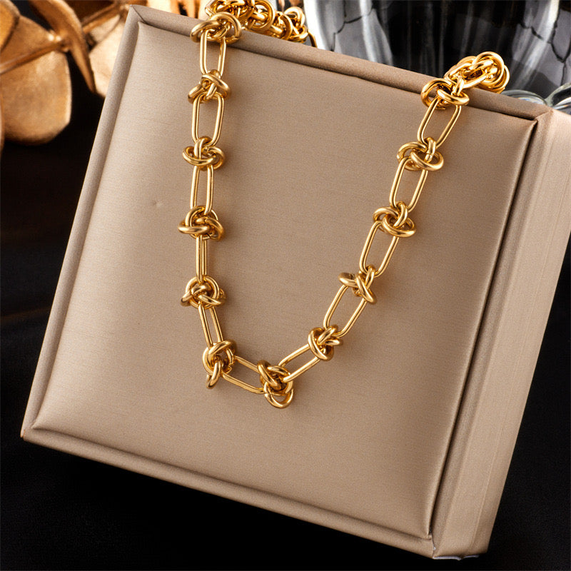 Golden Knot Chain Jewelry Set – 18K Gold Plated Stainless Steel