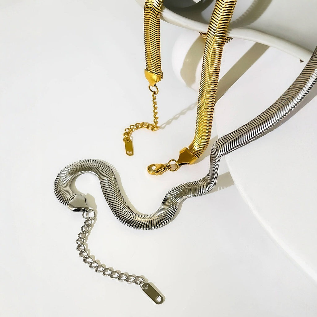 Luna Luxe Snake Chain Necklace – 18K Gold Plated Stainless Steel