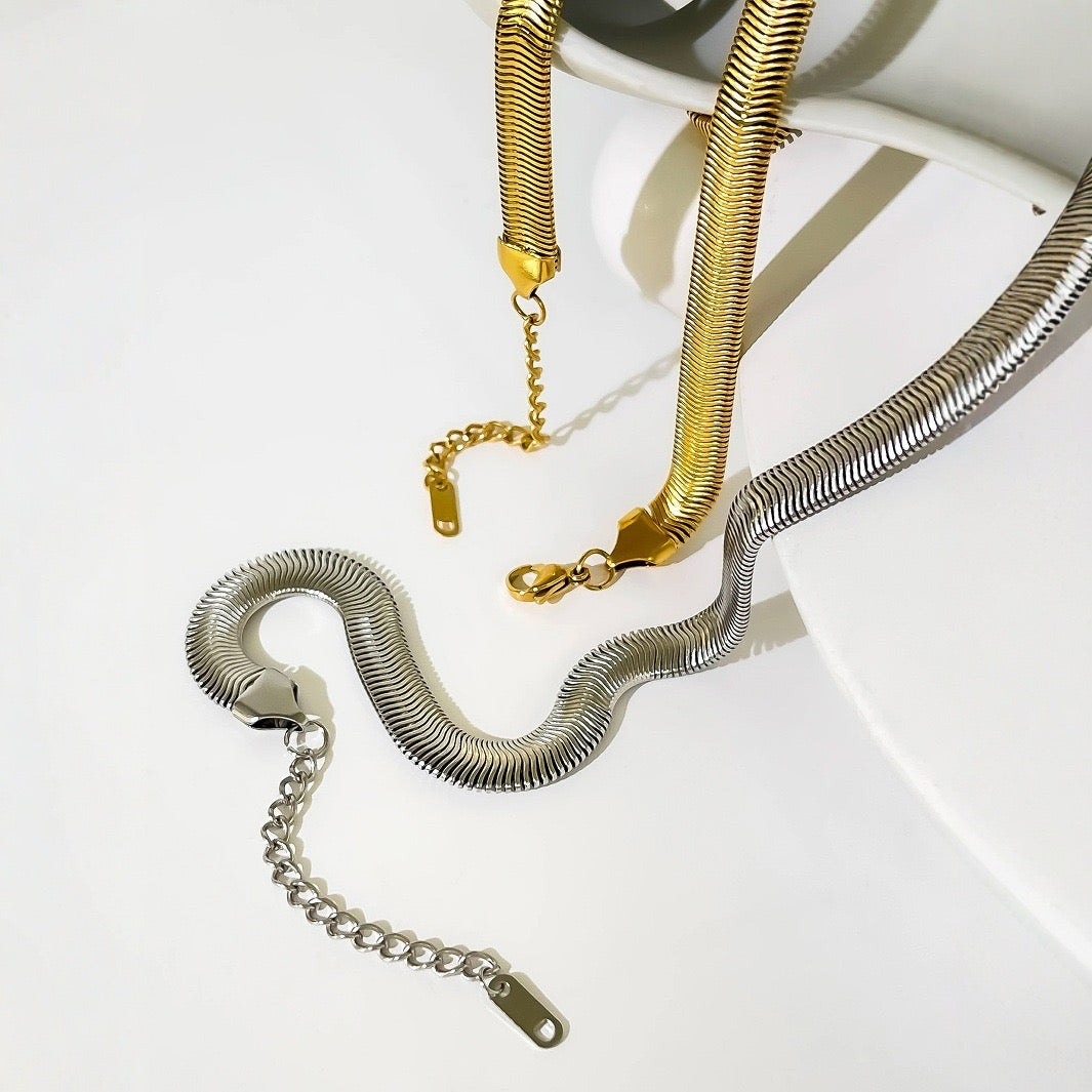Luna Luxe Snake Chain Necklace – 18K Gold Plated Stainless Steel